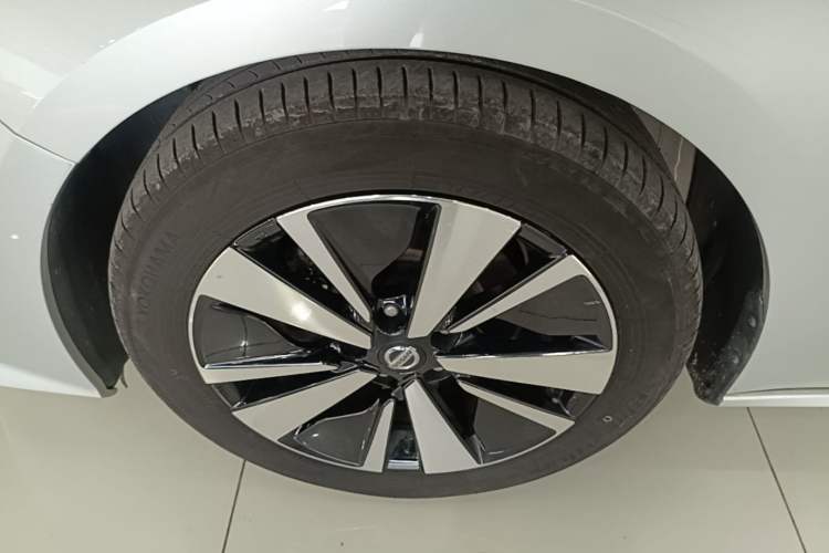 Used Nissan Teana 2021 2.0L XL Upper AD1 Smart Drive & Navigation Edition Left Front Wheel Hub