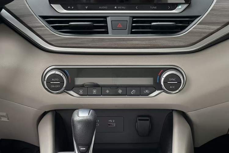 Used Nissan Teana 2021 2.0L XL Comfort Edition Audio And AC Panel