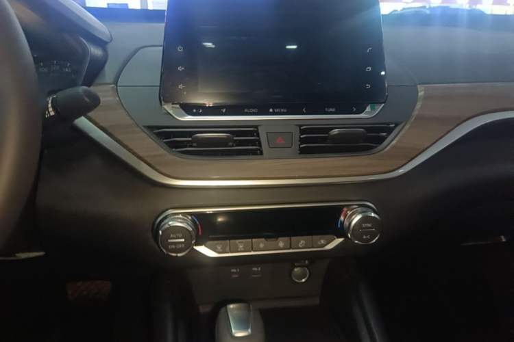 Used Nissan Teana 2021 2.0L XL Comfort Edition Audio And AC Panel