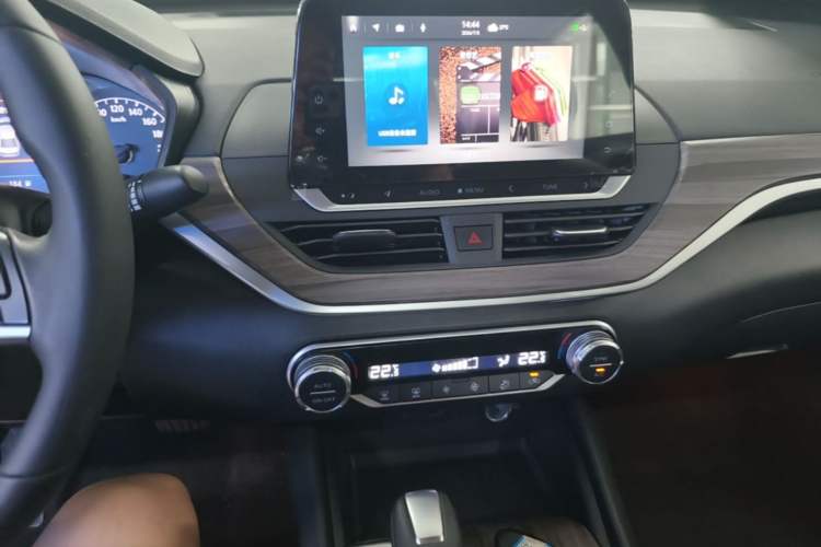 Used Nissan Teana 2021 2.0L XL Comfort Edition Audio And AC Panel