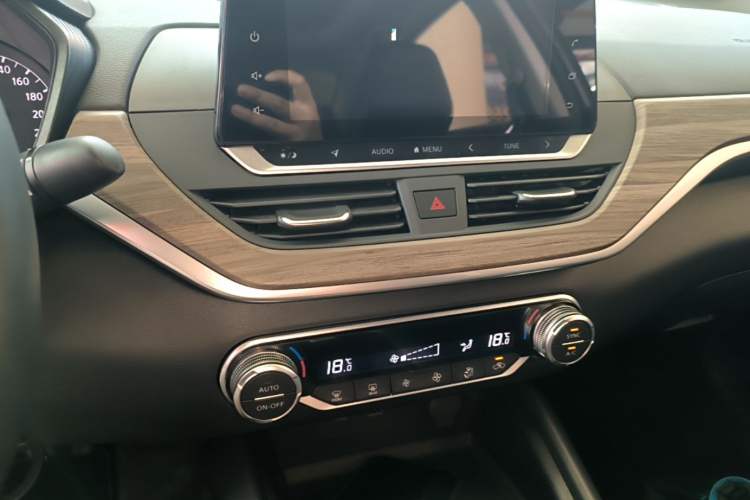 Used Nissan Teana 2021 2.0L XL Comfort Edition Audio And AC Panel