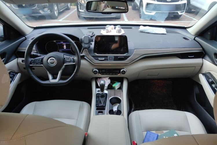 Used Nissan Teana 2021 2.0L XL Upper AD1 Smart Drive & Navigation Edition Center Console