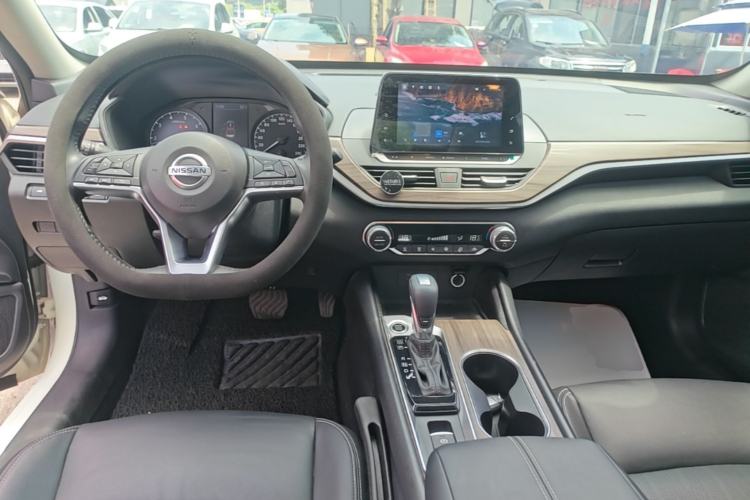Used Nissan Teana 2021 2.0L XL Comfort Edition Center Console