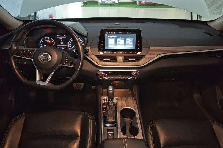 Used Nissan Teana 2021 2.0L XL Comfort Edition Center Console