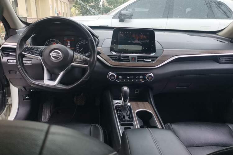 Used Nissan Teana 2021 2.0L XL Comfort Edition Center Console