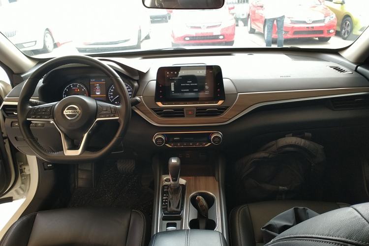 Used Nissan Teana 2021 2.0L XL Comfort Edition Center Console