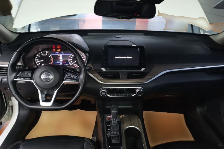 Used Nissan Teana 2021 2.0L XL Upper AD1 Smart Drive & Navigation Edition Center Console
