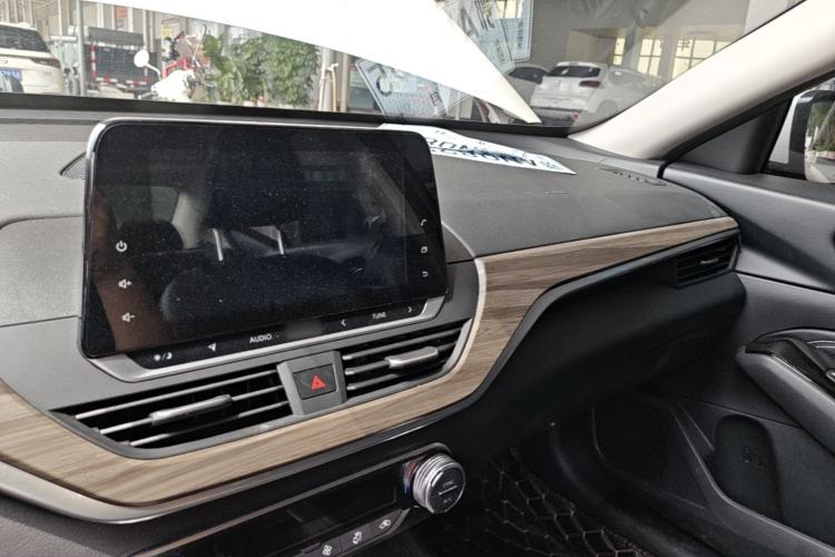 Used Nissan Teana 2021 2.0L XL Comfort Edition Center Console