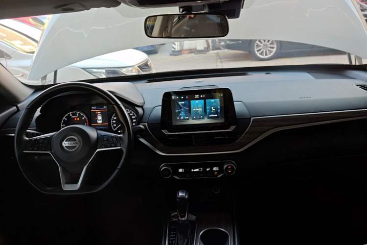 Used Nissan Teana 2021 2.0L XL Comfort Edition Center Console