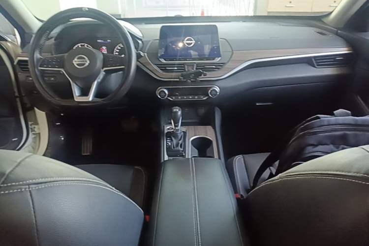 Used Nissan Teana 2021 2.0L XL Comfort Edition Center Console