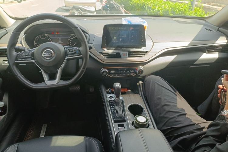 Used Nissan Teana 2021 2.0L XL Upper AD1 Smart Drive & Navigation Edition Center Console