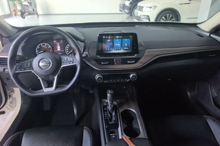Used Nissan Teana 2021 2.0L XL Comfort Edition Center Console