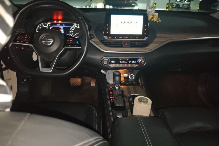 Used Nissan Teana 2021 2.0L XL Upper AD1 Smart Drive & Navigation Edition Center Console