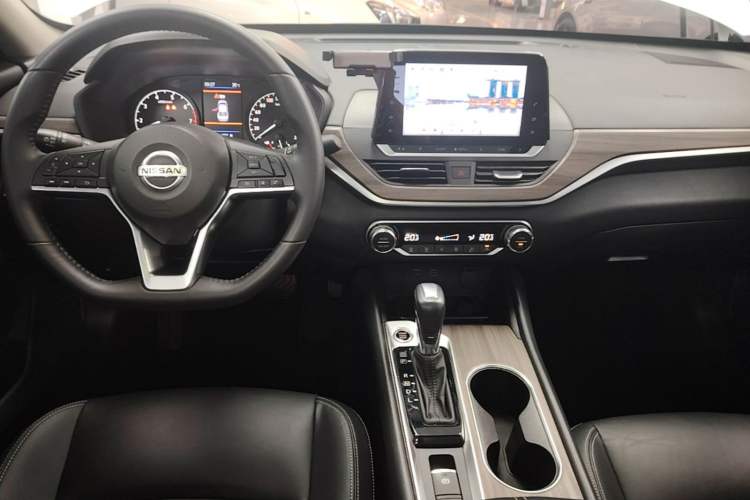 Used Nissan Teana 2021 2.0L XL Comfort Edition Center Console