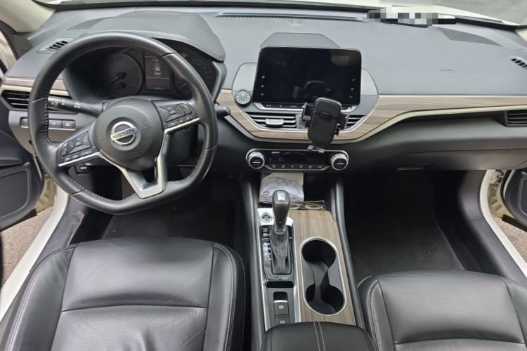Used Nissan Teana 2021 2.0L XL Comfort Edition Center Console