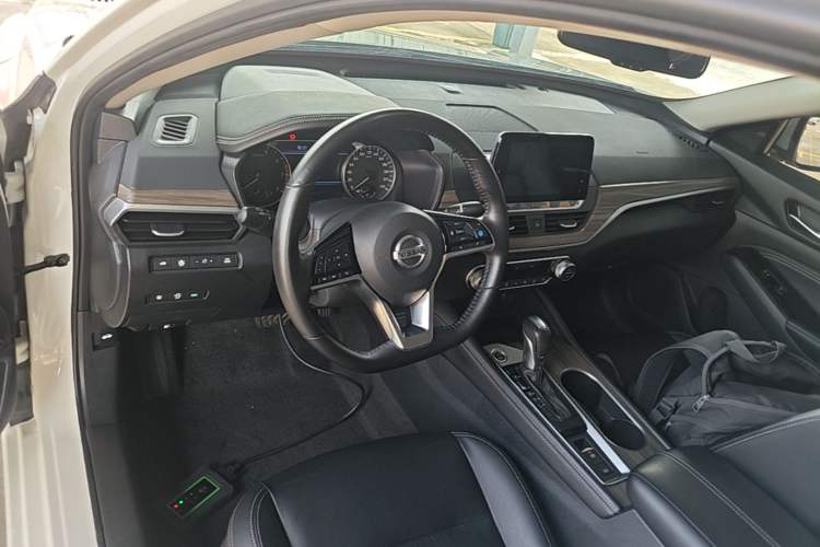Used Nissan Teana 2021 2.0L XL Upper AD1 Smart Drive & Navigation Edition Center Console