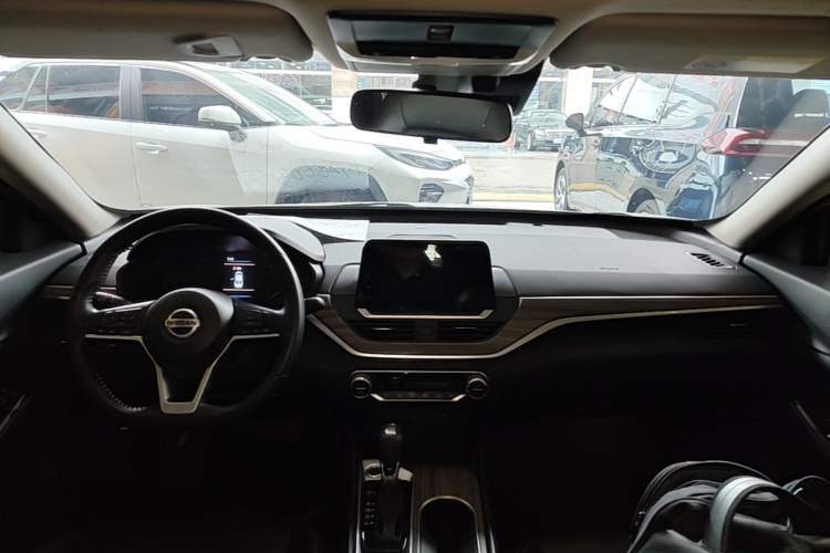 Used Nissan Teana 2021 2.0L XL Comfort Edition Center Console