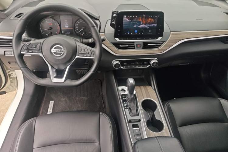 Used Nissan Teana 2021 2.0L XL Comfort Edition Center Console