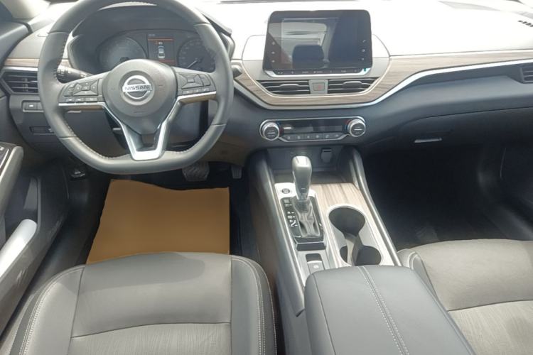 Used Nissan Teana 2021 2.0L XL Comfort Edition Center Console