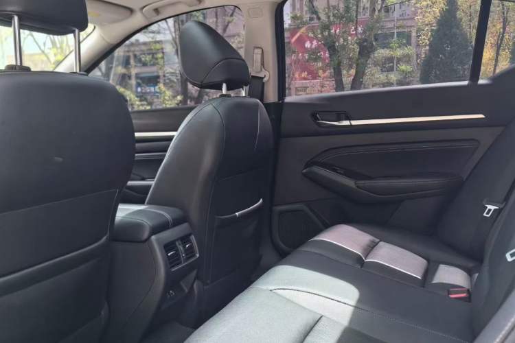 Used Nissan Teana 2021 2.0L XL Upper AD1 Smart Drive & Navigation Edition Interior 2