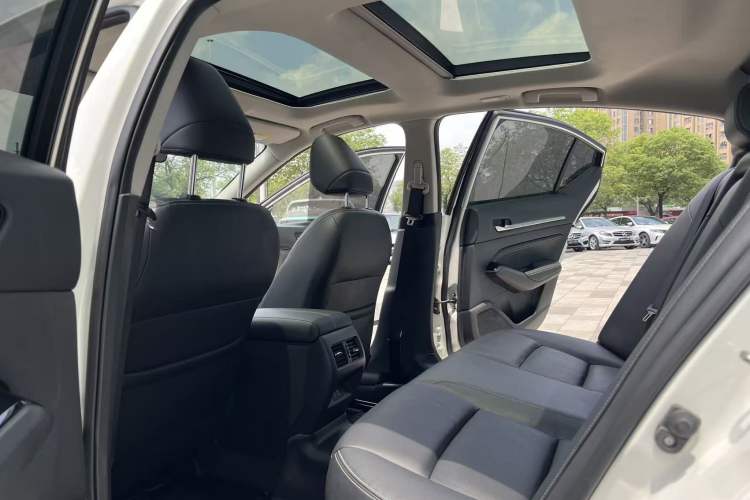 Used Nissan Teana 2021 2.0L XL Comfort Edition Interior 4