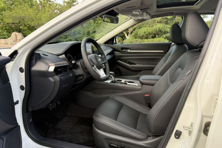 Used Nissan Teana 2021 2.0L XL Comfort Edition Interior 9