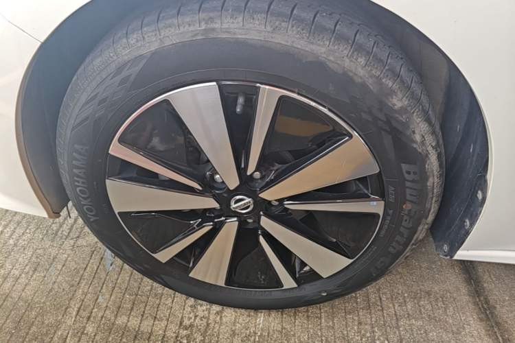 Used Nissan Teana 2021 2.0L XL Comfort Edition Left Front Wheel Hub