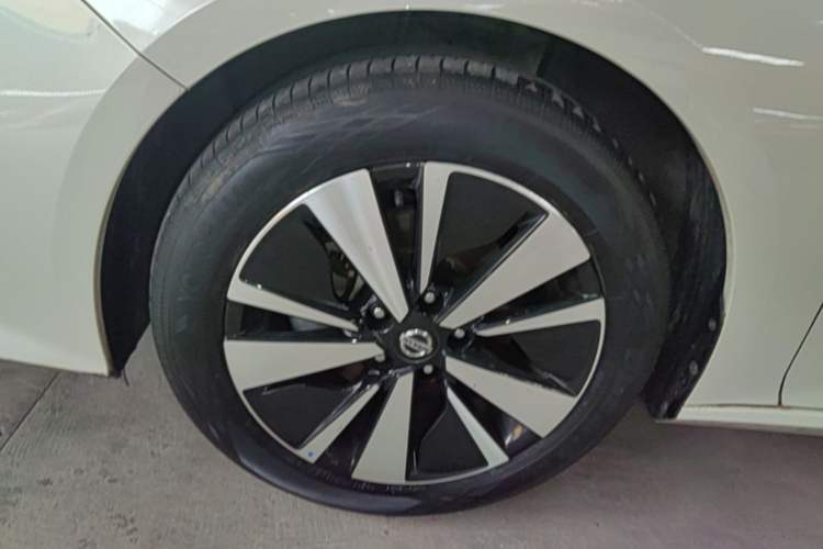 Used Nissan Teana 2021 2.0L XL Comfort Edition Left Front Wheel Hub