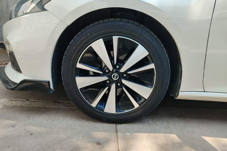 Used Nissan Teana 2021 2.0L XL Comfort Edition Left Front Wheel Hub