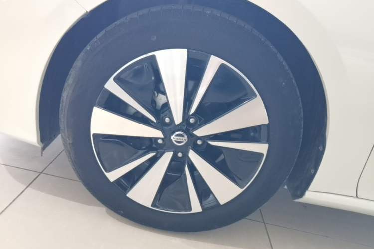 Used Nissan Teana 2021 2.0L XL Comfort Edition Left Front Wheel Hub