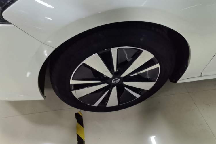Used Nissan Teana 2021 2.0L XL Comfort Edition Left Front Wheel Hub