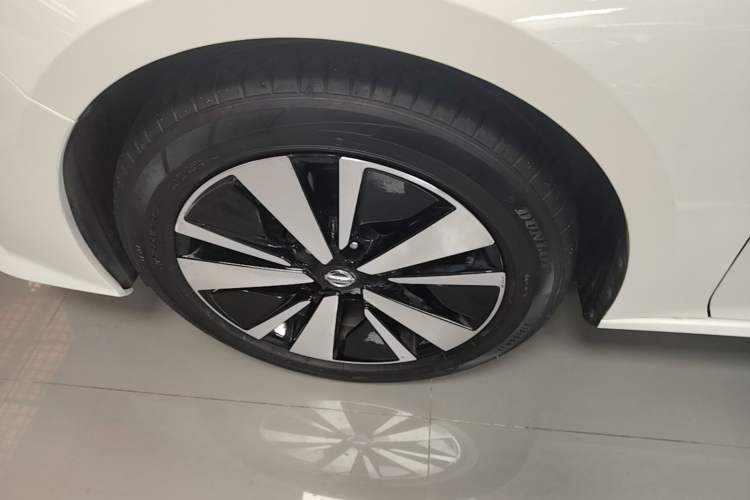 Used Nissan Teana 2021 2.0L XL Comfort Edition Left Front Wheel Hub