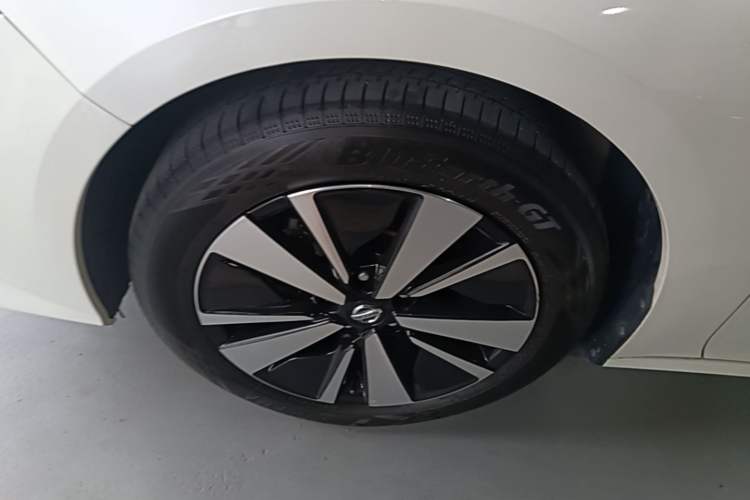 Used Nissan Teana 2021 2.0L XL Comfort Edition Left Front Wheel Hub