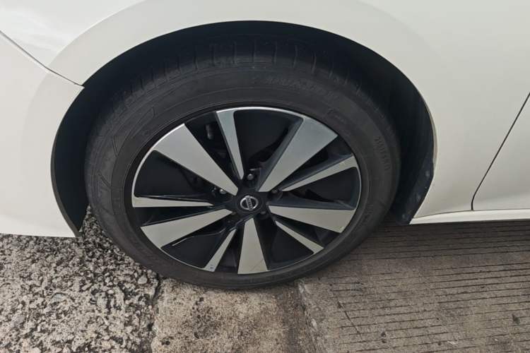 Used Nissan Teana 2021 2.0L XL Comfort Edition Left Front Wheel Hub