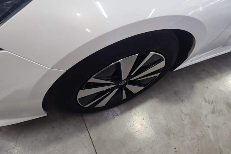 Used Nissan Teana 2021 2.0L XL Comfort Edition Left Front Wheel Hub