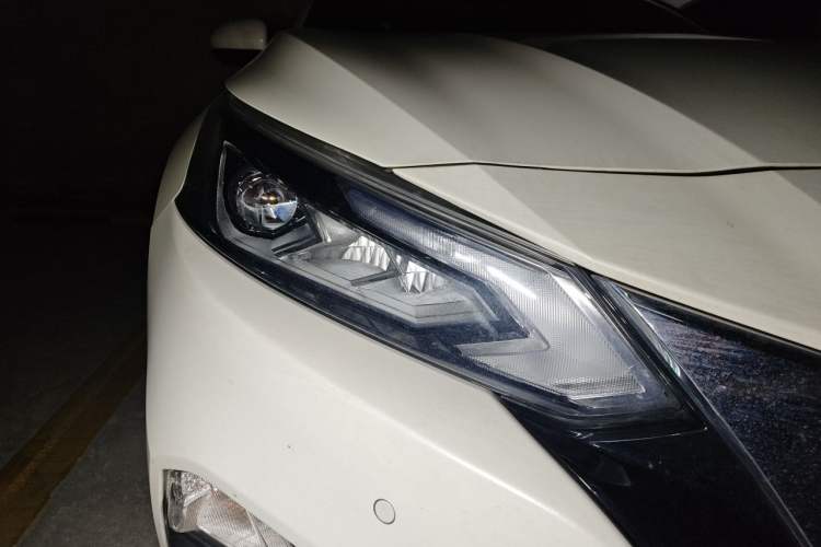 Used Nissan Teana 2021 2.0L XL Upper AD1 Smart Drive & Navigation Edition Right Front Headlight