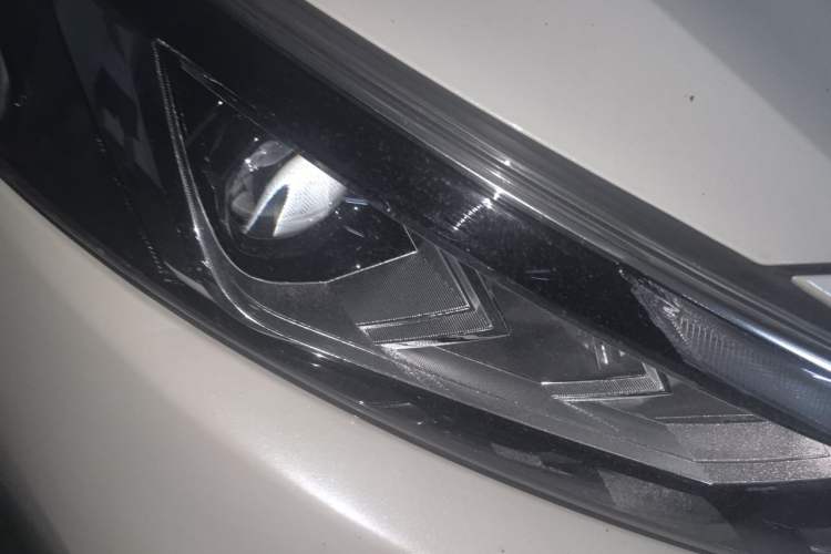 Used Nissan Teana 2021 2.0L XL Upper AD1 Smart Drive & Navigation Edition Right Front Headlight