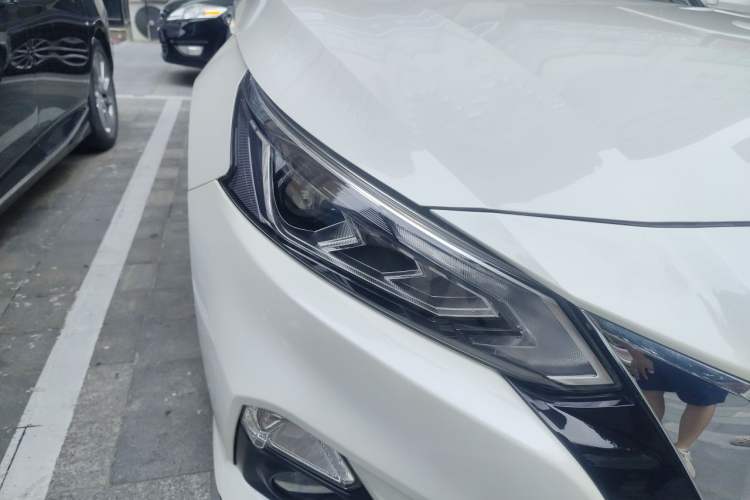Used Nissan Teana 2021 2.0L XL Comfort Edition Right Front Headlight