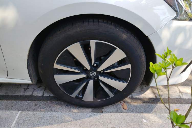 Used Nissan Teana 2021 2.0L XL Comfort Edition Right Front Wheel Hub