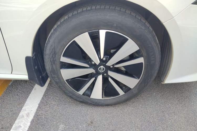 Used Nissan Teana 2021 2.0L XL Upper AD1 Smart Drive & Navigation Edition Right Front Wheel Hub