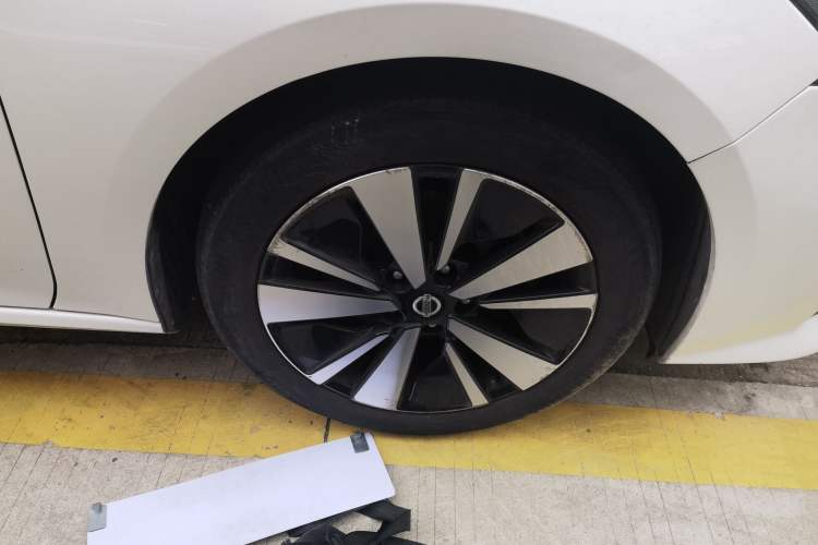 Used Nissan Teana 2021 2.0T XL Upper AD1 Smart Navigation Edition Right Front Wheel Hub