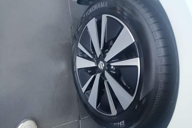 Used Nissan Teana 2021 2.0L XL Comfort Edition Right Front Wheel Hub