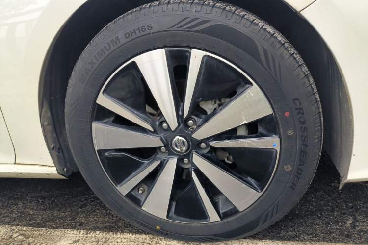Used Nissan Teana 2021 2.0T XL Upper AD1 Smart Navigation Edition Right Front Wheel Hub