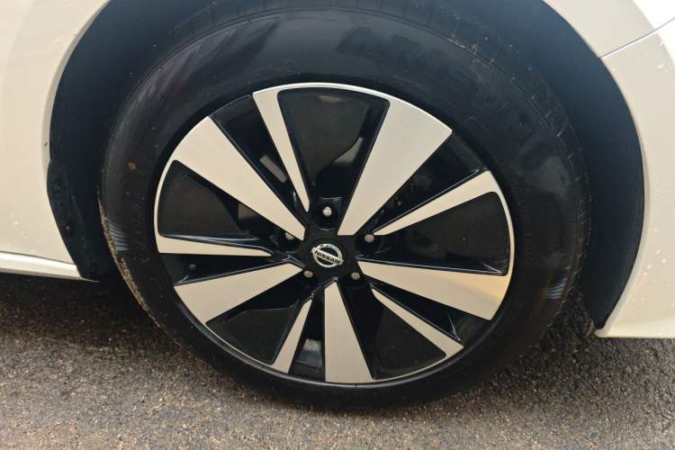 Used Nissan Teana 2021 2.0T XL Upper AD1 Smart Navigation Edition Right Front Wheel Hub