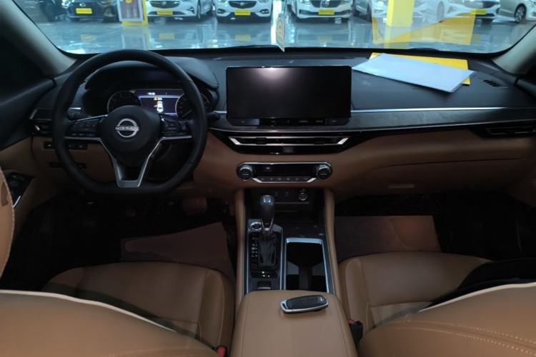 Used Nissan Teana 2022 2.0L XL-Upr Enjoyment Edition Center Console