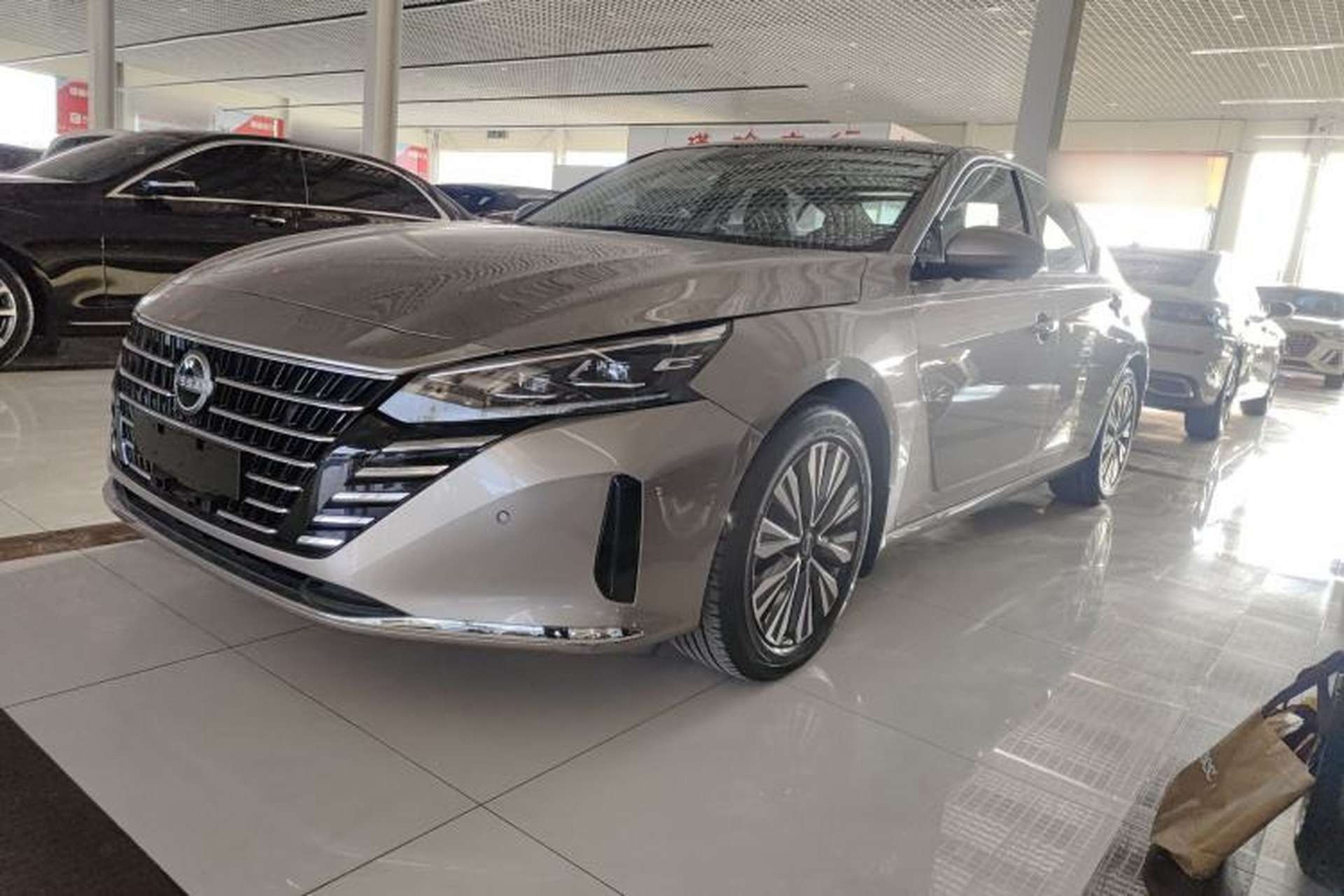 Used Nissan Teana 2022 2.0L XL-Upr Enjoyment Edition Front Left 45 Deg