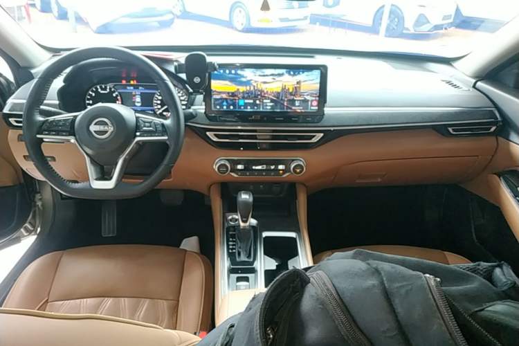 Used Nissan Teana 2022 2.0L XL-Upr Enjoyment Edition Center Console