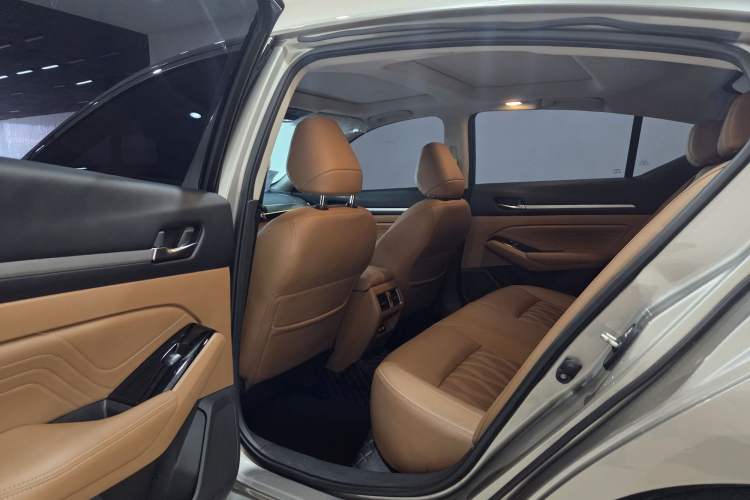 Used Nissan Teana 2022 2.0L XL-Upr Enjoyment Edition Interior 3