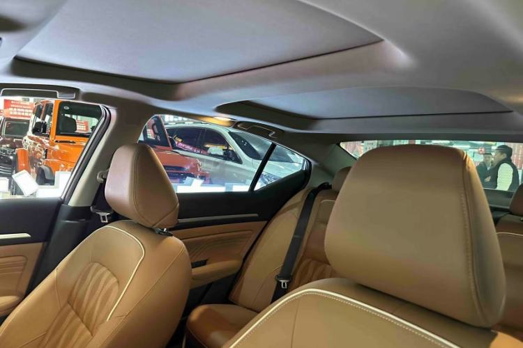 Used Nissan Teana 2022 2.0L XL-Upr Enjoyment Edition Interior 8