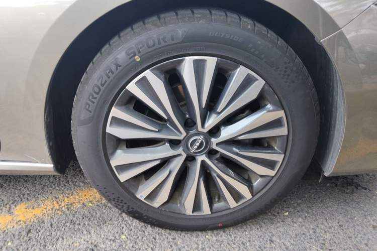 Used Nissan Teana 2022 2.0L XL-TLS Enjoyment Edition Right Front Wheel Hub
